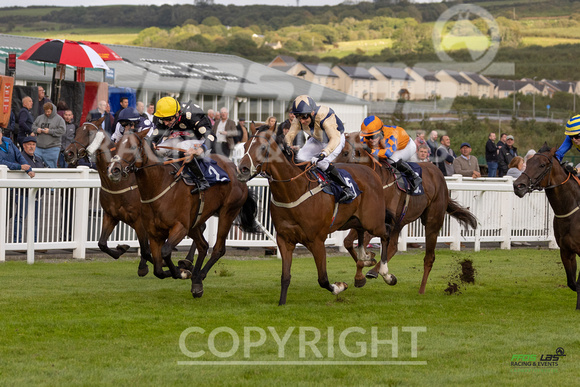 Ffos Las - 25th September 2022 - Race 8 -  Large-3