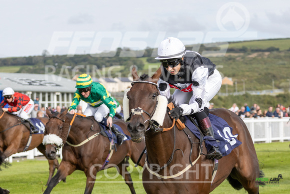 Ffos Las - 25th September 2022 - Race 5 -  Large-14